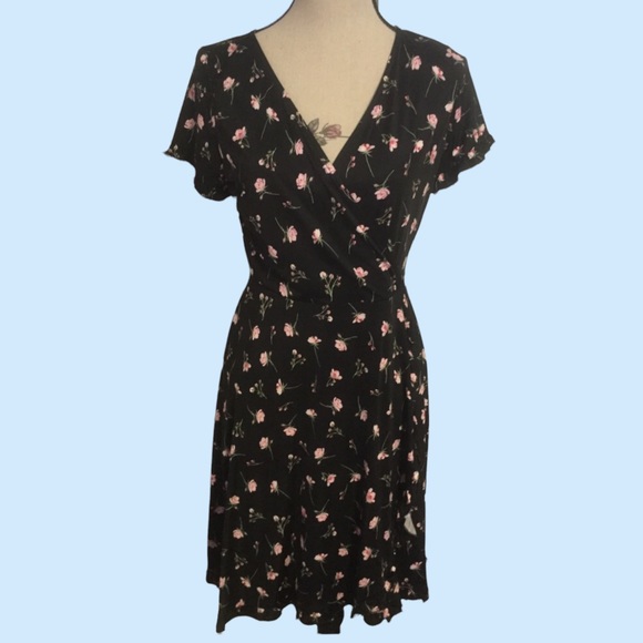 BLACK FLORAL SHORT SLEEVE TUNIC DRESS - Picture 5 of 8